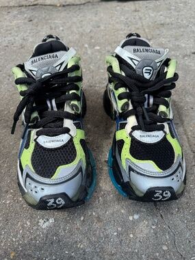 BALENCIAGA RUNNERS SIZE 39